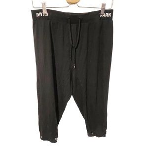 Ivy Park Size Medium Black Cropped Waist Band‎ Athletic Capri Lounge Pants
